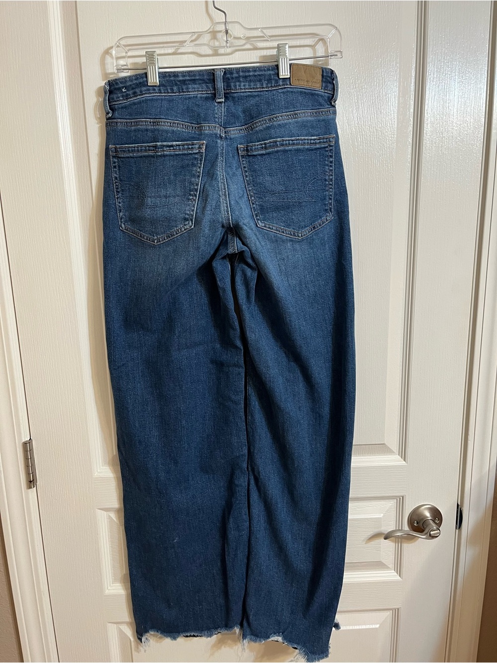 American Eagle Outfitters Mid-Rise Wide-Leg Jeans in Medium Blue - Picture 5 of 7
